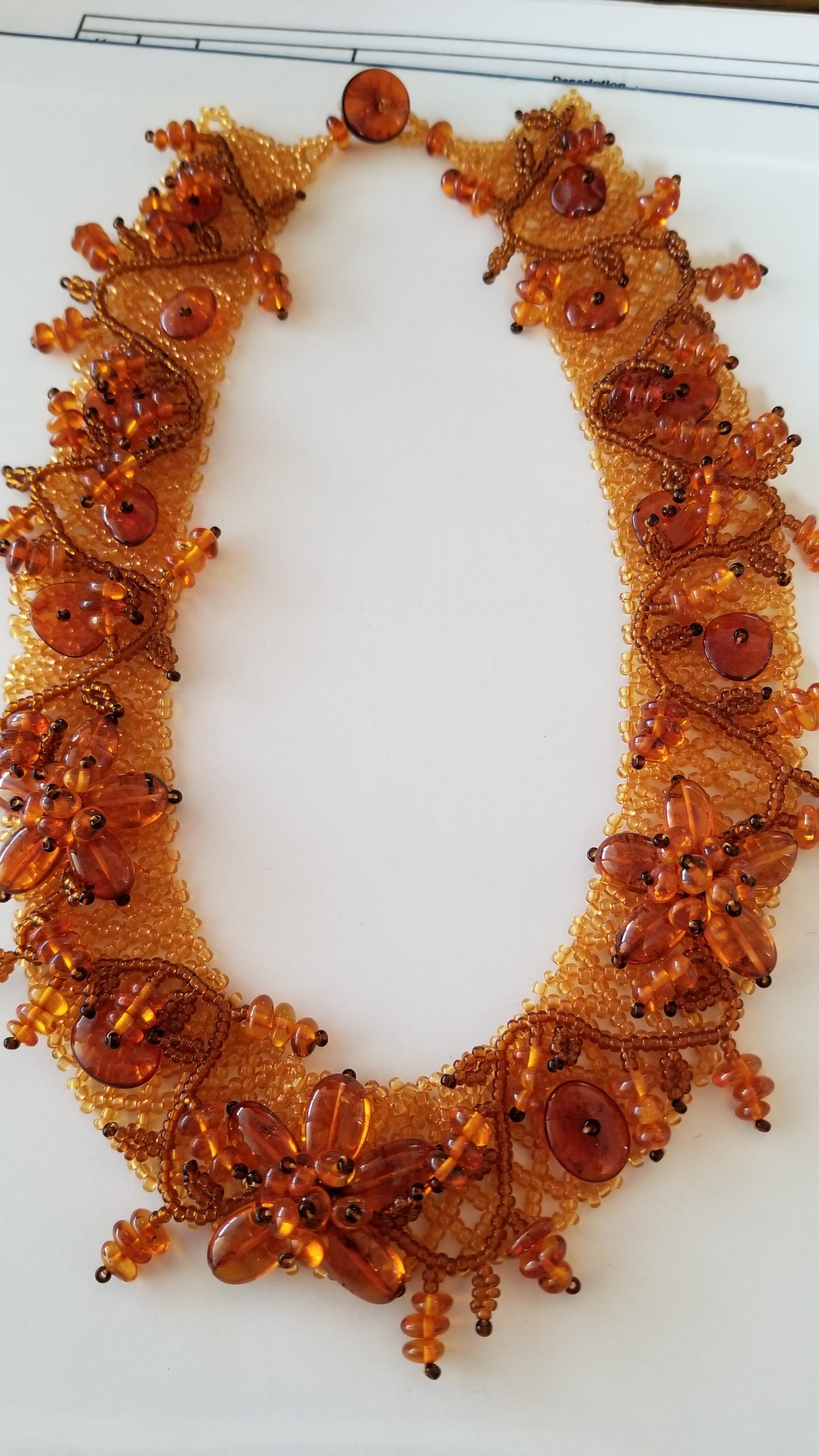 Amber Stone Curling Rock Necklace - In 2D